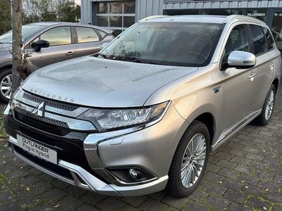 Silber Gebraucht 2020 Mitsubishi Outlander P-HEV Basis SUV | 24.290 € (Teuer)