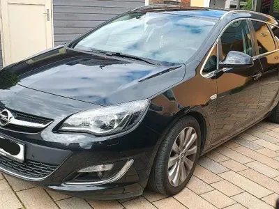 Gebraucht Opel Astra Exklusiv 140 PS (102 kW) 2014 Schwarz Kombi
