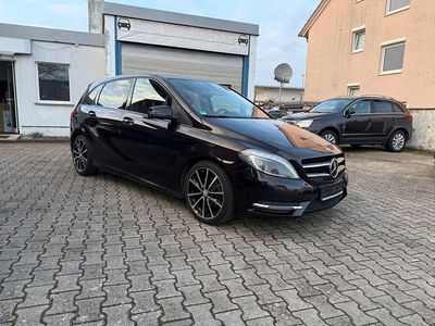 Usata Mercedes B200 156 CV (114 kW) 2014 Viola Monovolume