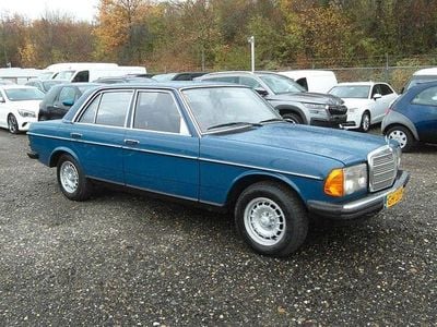 Gebraucht Mercedes 200 109 PS (80 kW) 1980 Limousine