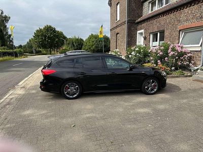 Schwarz Gebraucht 2021 Ford Focus Active X Kombi | 16.900 € (Fairer Preis)