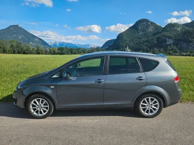 Gebraucht Seat Altea XL Style 105 PS (77 kW) 2012 Grau Van / Kleinbus