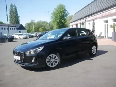 Gebraucht Hyundai i30 Passion 99 PS (72 kW) 2017 Schwarz Kleinwagen