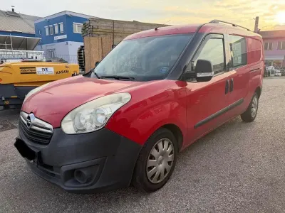 Używany Opel Combo 105 KM (77 kW) 2012 Czerwony Minivan