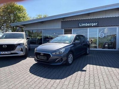 Gebraucht Hyundai i30 Select 120 PS (88 kW) 2020 Micron grey / met Limousine