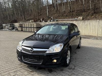 Gebraucht Opel Astra 90 PS (66 kW) 2010 Schwarz Limousine