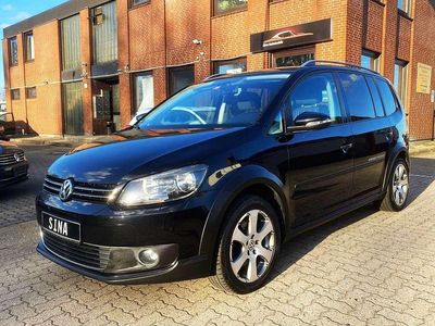 Begagnad VW Touran Cross 140 HK (102 kW) 2014 Svart Minibuss