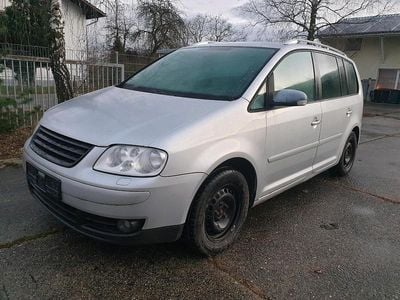 Second-hand VW Touran 140 CP (102 kW) 2004 Argintiu Monovolum