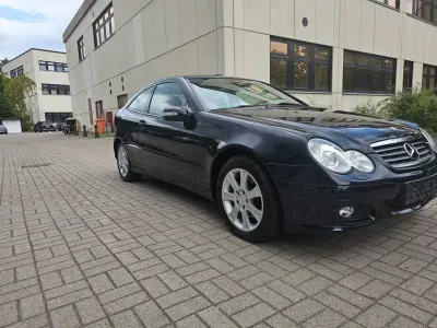 Gebraucht Mercedes C200 122 PS (89 kW) 2006 Blau Limousine