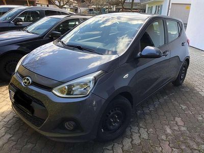 Gebraucht Hyundai i10 Trend 67 PS (49 kW) 2016 Grau Kleinwagen