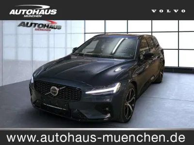Gebraucht Volvo V60 Ultimate 197 PS (144 kW) 2024 Denim blue Kombi
