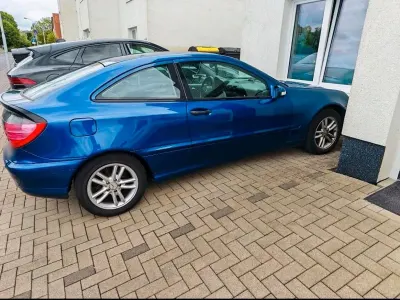 Gebraucht Mercedes C180 129 PS (94 kW) 2001 Blau Coupé