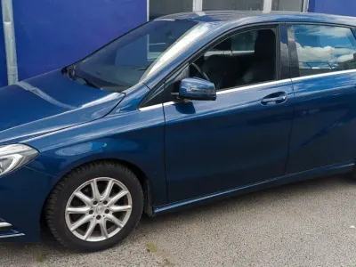Gebraucht Mercedes B180 AMG 122 PS (89 kW) 2013 Blau Kleinwagen