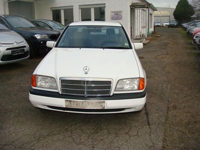 Gebraucht Mercedes C180 122 PS (89 kW) 1994 Weiß Limousine