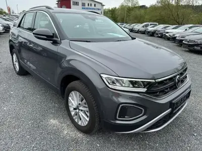 Second-hand VW T-Roc Life 150 CP (110 kW) 2024 Gri SUV