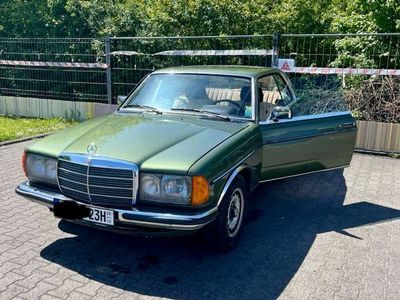 Gebraucht Mercedes 230 136 PS (100 kW) 1982 Grün Coupé