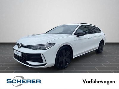 Gebraucht VW Passat R-line 150 PS (110 kW) 2025 Pure white Kombi