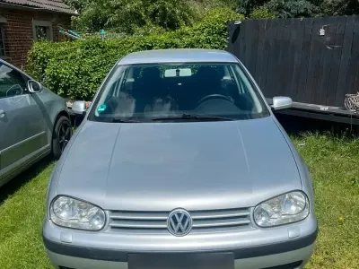 Gebraucht VW Golf IV 105 PS (77 kW) 2002 Silber Kleinwagen