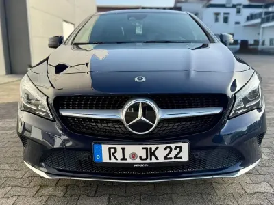 Gebraucht Mercedes CLA220 Shooting Brake 170 PS (125 kW) 2018 Blau Kombi