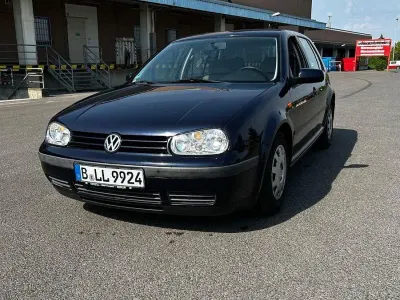 Używany VW Golf III Comfortline 101 KM (74 kW) 1998 Niebieski Sedan/Limuzyna