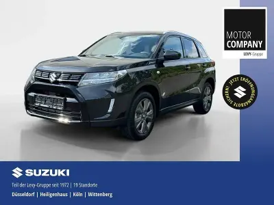 Neu Suzuki Vitara Club 129 PS (94 kW) 2026 Schwarz SUV