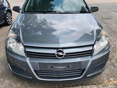 Grau Gebraucht 2004 Opel Astra Limousine | 1.900 € (Guter Preis)