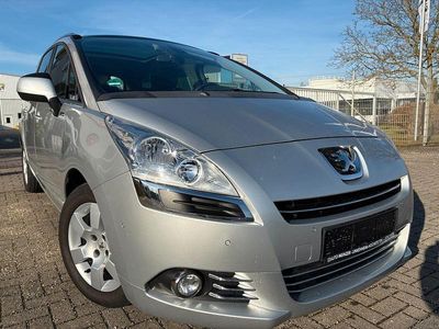 Grau Gebraucht 2012 Peugeot 5008 Active Van / Kleinbus | 5.999 € (Fairer Preis)