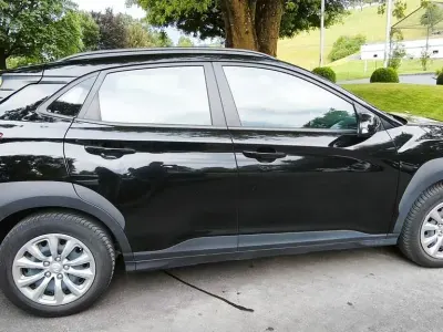 Gebraucht Hyundai Kona Select 120 PS (88 kW) 2018 Schwarz SUV