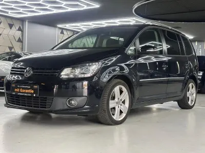 Gebraucht VW Touran Highline 140 PS (102 kW) 2013 Deep black perleffekt Van / Kleinbus