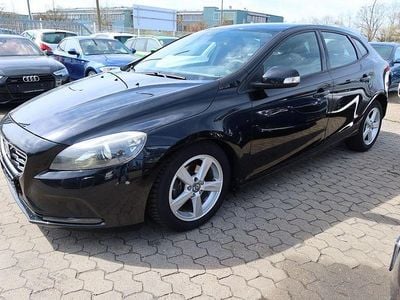 Second-hand Volvo V40 Kinetic 114 CP (83 kW) 2014 Negru Berlinǎ