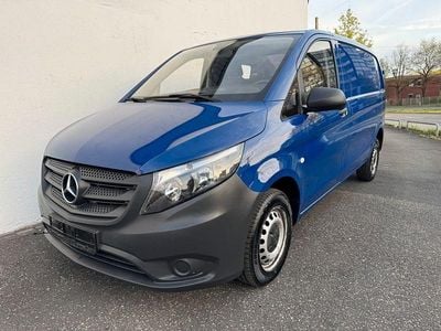 Usado Mercedes Vito 136 HP (100 kW) 2016 Azul Van