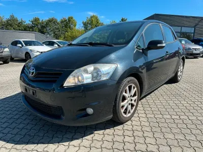 Gebraucht Toyota Auris 132 PS (97 kW) 2011 Blau Kleinwagen