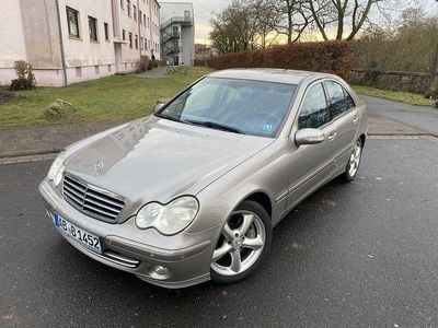 Grau Gebraucht 2004 Mercedes C200 Avantgarde Limousine | 3.150 € (Teuer)