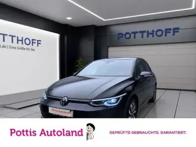 Gebraucht VW Golf VIII Active 150 PS (110 kW) 2023 Deep black perleffekt Limousine