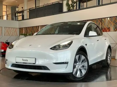 Second-hand Tesla Model Y Long Range AWD 378 kW (514 CP) 2023 Alb SUV