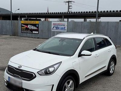 Gebraucht Kia Niro Silver 141 PS (103 kW) 2017 Weiß SUV