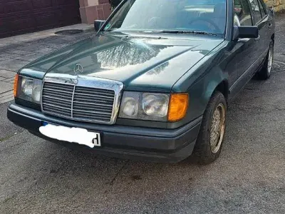 Gebraucht Mercedes 300 109 PS (80 kW) 1988 Grün Limousine