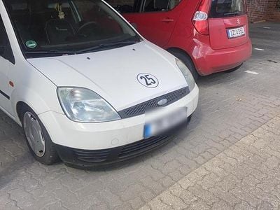 Gebraucht Ford Fiesta 58 PS (42 kW) 2004 Weiß Kleinwagen