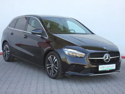 Używany Mercedes 180 Progressive 116 KM (85 kW) 2025 Czarny Sedan/Limuzyna