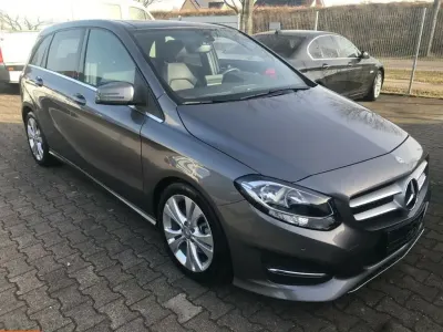 Gebraucht Mercedes B180 Urban 122 PS (89 kW) 2015 Grau Van / Kleinbus