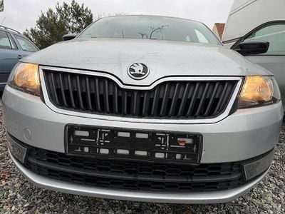 Grau Gebraucht 2015 Skoda Fabia Kleinwagen | 4.799 €
