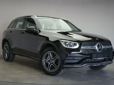 Używany Mercedes GLC300e AMG 194 KM (142 kW) 2021 Czarny SUV