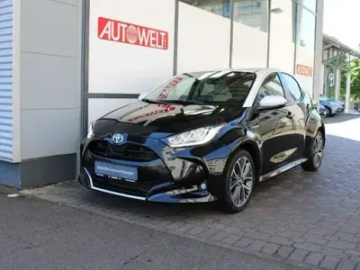 Gebraucht Toyota Yaris Elegant 116 PS (85 kW) 2020 Mysticschwarz mica / dach weiss