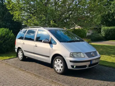 Gebraucht VW Sharan 131 PS (96 kW) 2026 Silber Van / Kleinbus