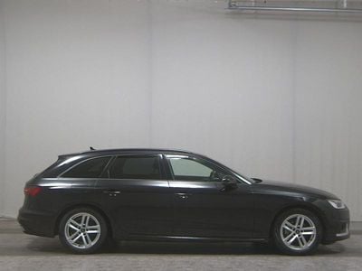 Gebraucht Audi A4 Advanced 204 PS (150 kW) 2022 Mythosschwarz metallic Kombi