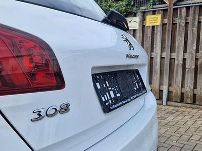 Gebraucht Peugeot 308 Access 102 PS (75 kW) 2019 Weiß Limousine