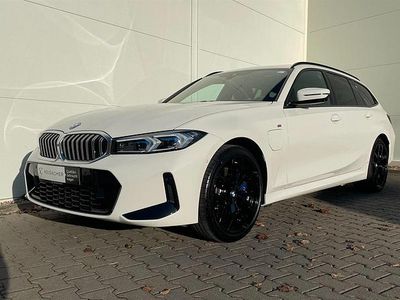 Gebraucht BMW 330e Comfort Edition 292 PS (214 kW) 2025 Alpinweiß uni Kombi