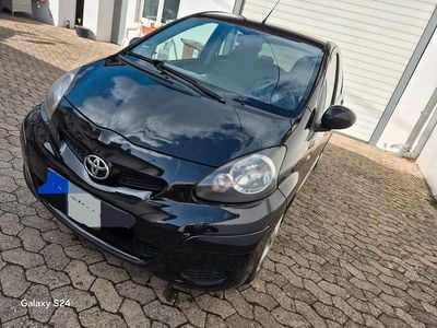 Gebraucht Toyota Aygo 68 PS (50 kW) 2011 Schwarz Kleinwagen