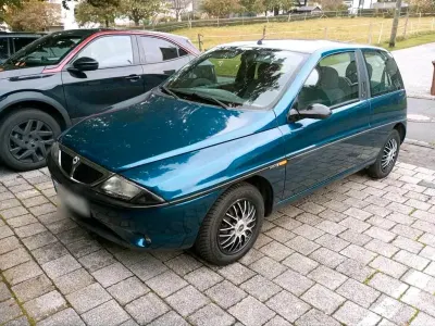 Gebraucht Lancia Ypsilon 60 PS (44 kW) 1997 Blau Kleinwagen