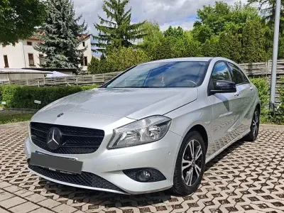Gebraucht Mercedes A180 Style 122 PS (89 kW) 2015 Silber Kleinwagen
